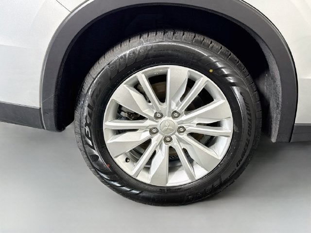 2025 Mitsubishi Outlander ES