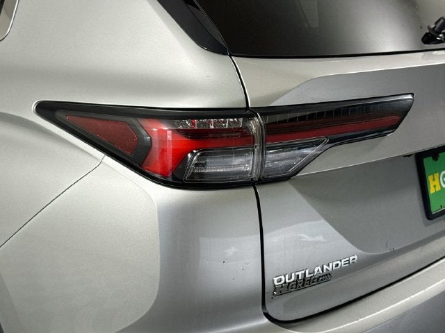 2025 Mitsubishi Outlander ES
