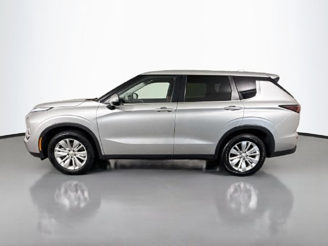 2025 Mitsubishi Outlander ES