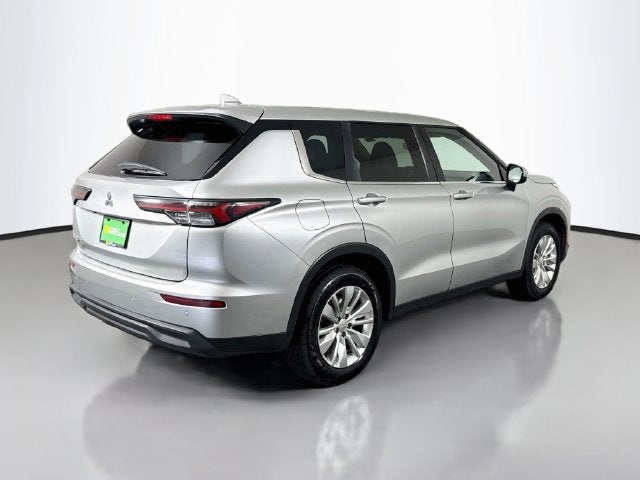 2025 Mitsubishi Outlander ES