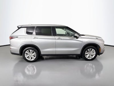 2025 Mitsubishi Outlander ES