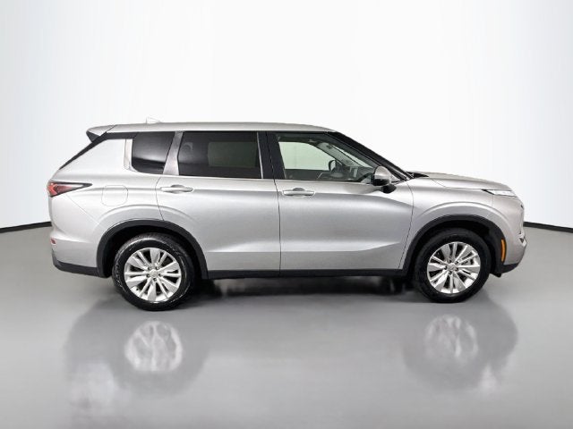 2025 Mitsubishi Outlander ES