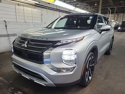 2023 Mitsubishi Outlander SE