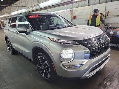 2023 Mitsubishi Outlander SE