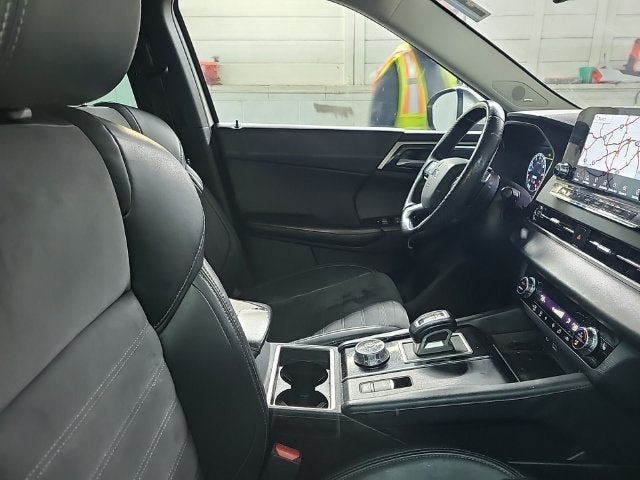 2023 Mitsubishi Outlander SE