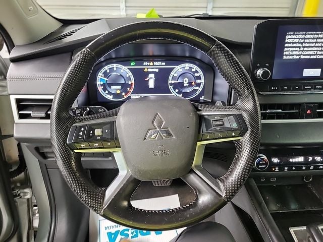 2023 Mitsubishi Outlander SE