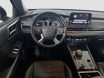 2022 Mitsubishi Outlander Black Edition