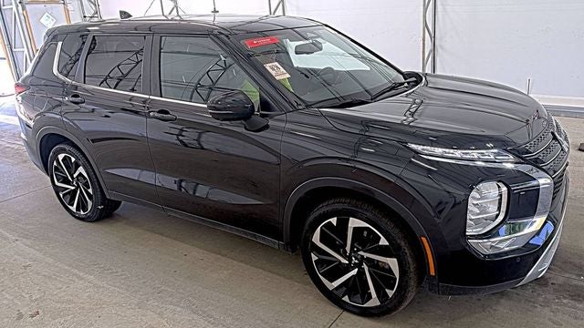 2023 Mitsubishi Outlander SE