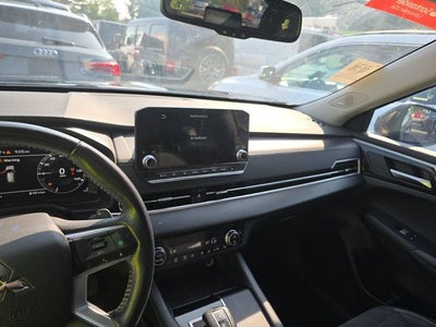 2023 Mitsubishi Outlander SE