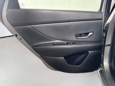 2025 Hyundai Elantra SE