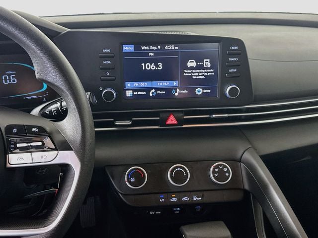 2025 Hyundai Elantra SE