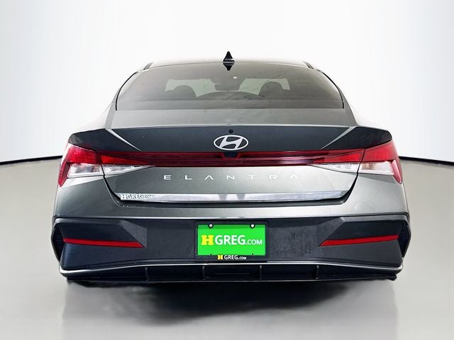 2025 Hyundai Elantra SE