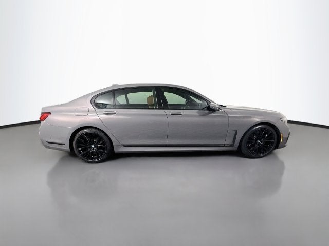 2022 BMW 7 Series 740i