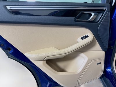 2023 Porsche Macan Base