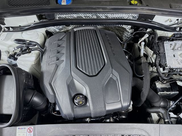 2023 Porsche Macan Base