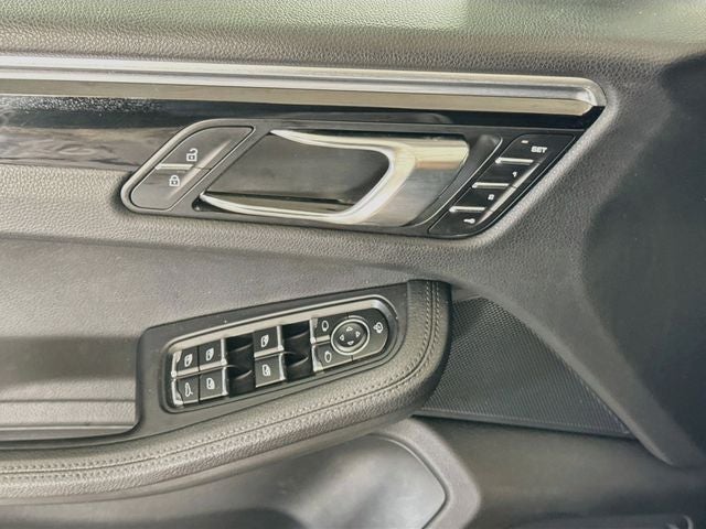 2022 Porsche Macan Base