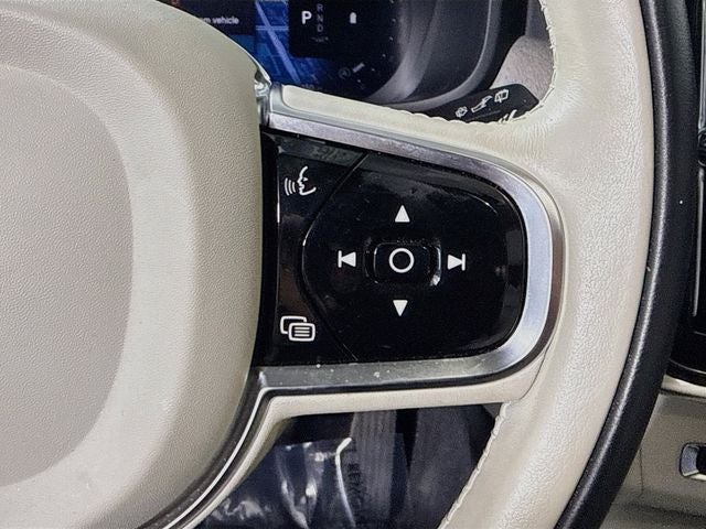 2025 Volvo V90 Cross Country B6