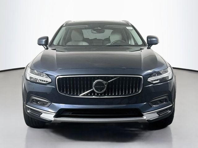 2025 Volvo V90 Cross Country B6
