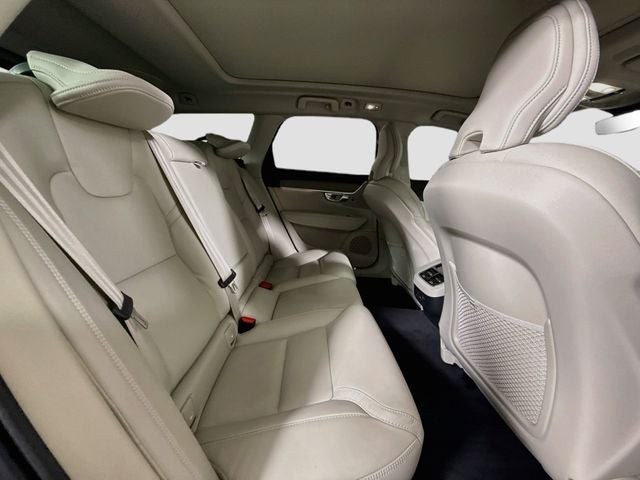 2025 Volvo V90 Cross Country B6