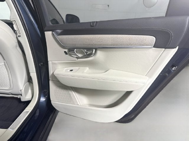 2025 Volvo V90 Cross Country B6