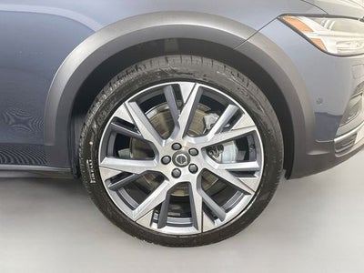 2025 Volvo V90 Cross Country B6