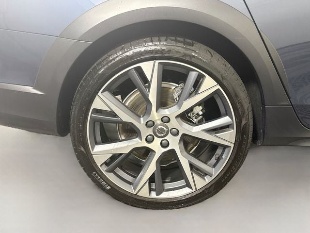 2025 Volvo V90 Cross Country B6