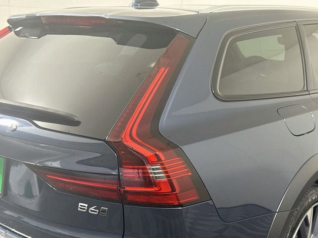 2025 Volvo V90 Cross Country B6