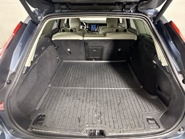 2025 Volvo V90 Cross Country B6