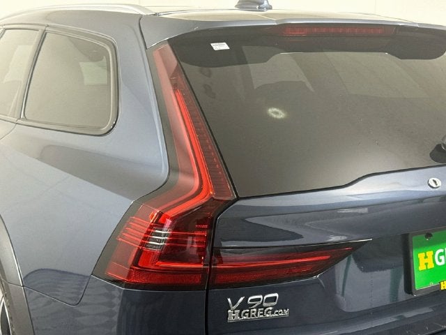 2025 Volvo V90 Cross Country B6