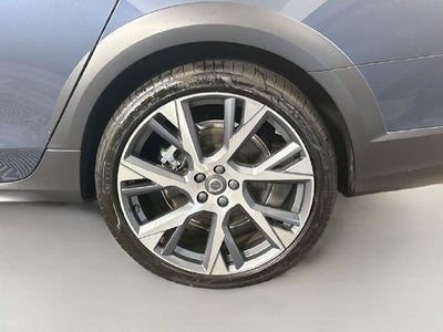 2025 Volvo V90 Cross Country B6