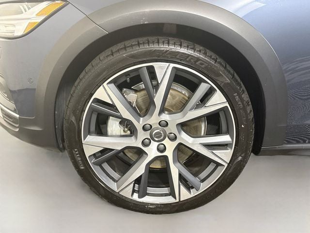 2025 Volvo V90 Cross Country B6
