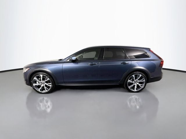 2025 Volvo V90 Cross Country B6