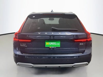 2025 Volvo V90 Cross Country B6