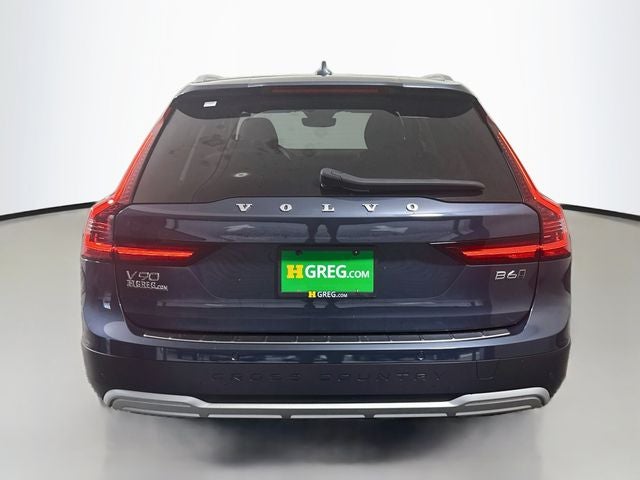 2025 Volvo V90 Cross Country B6