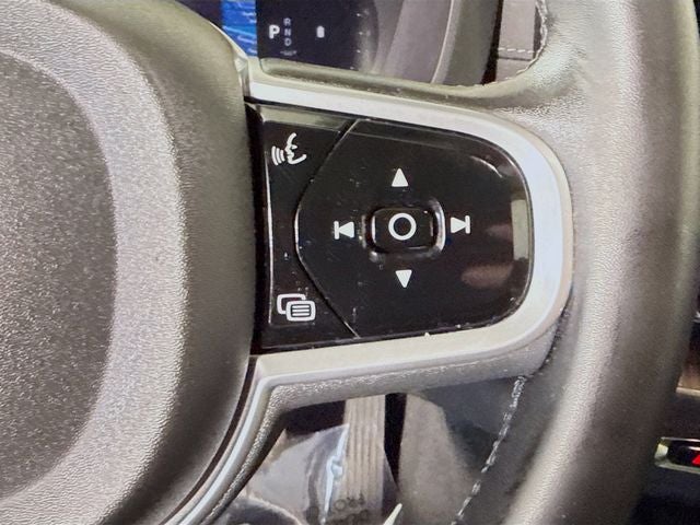 2023 Volvo XC60 B5 Ultimate Bright Theme