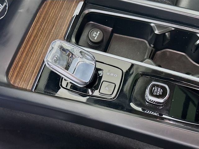2023 Volvo XC60 B5 Ultimate Bright Theme