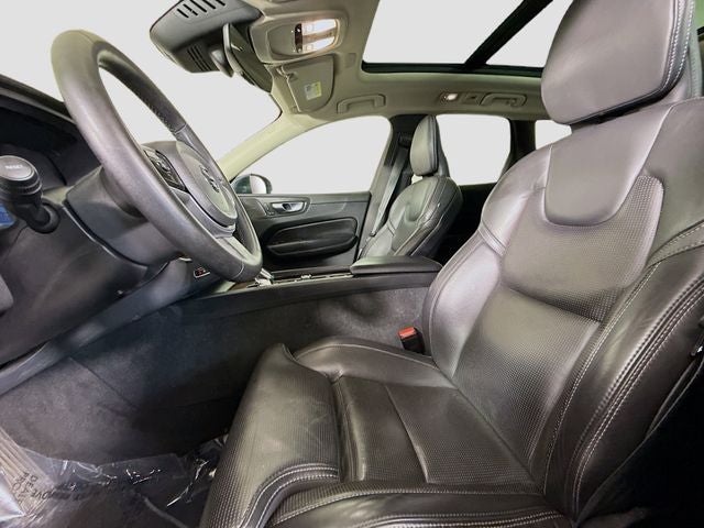 2023 Volvo XC60 B5 Ultimate Bright Theme