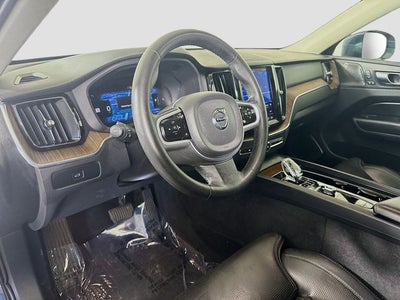 2023 Volvo XC60 B5 Ultimate Bright Theme