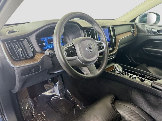 2023 Volvo XC60 B5 Ultimate Bright Theme