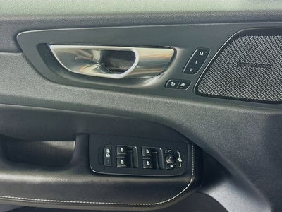 2023 Volvo XC60 B5 Ultimate Bright Theme