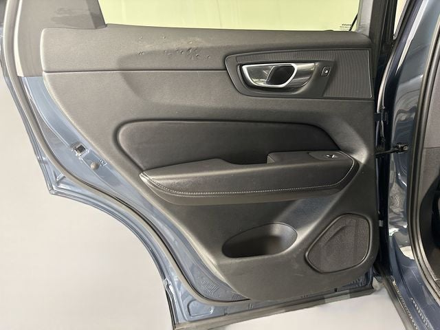 2023 Volvo XC60 B5 Ultimate Bright Theme