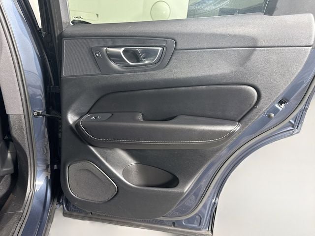 2023 Volvo XC60 B5 Ultimate Bright Theme