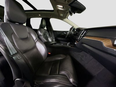 2023 Volvo XC60 B5 Ultimate Bright Theme