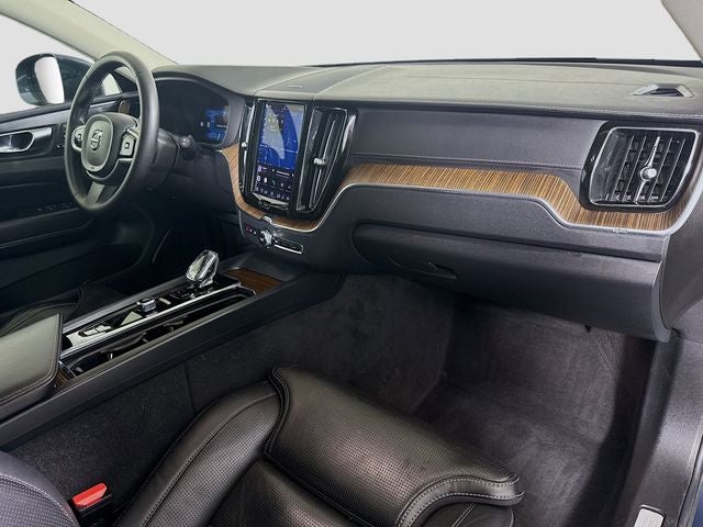 2023 Volvo XC60 B5 Ultimate Bright Theme