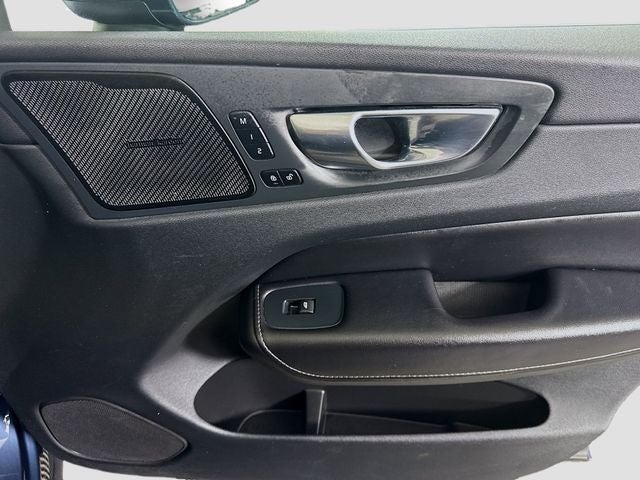 2023 Volvo XC60 B5 Ultimate Bright Theme