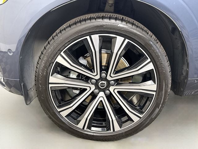 2023 Volvo XC60 B5 Ultimate Bright Theme