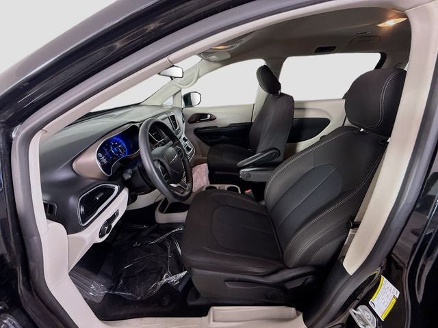 2021 Chrysler Voyager L
