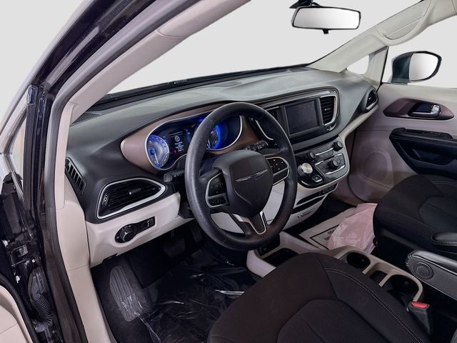 2021 Chrysler Voyager L