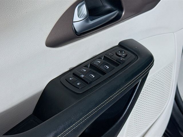 2021 Chrysler Voyager L