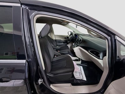 2021 Chrysler Voyager L